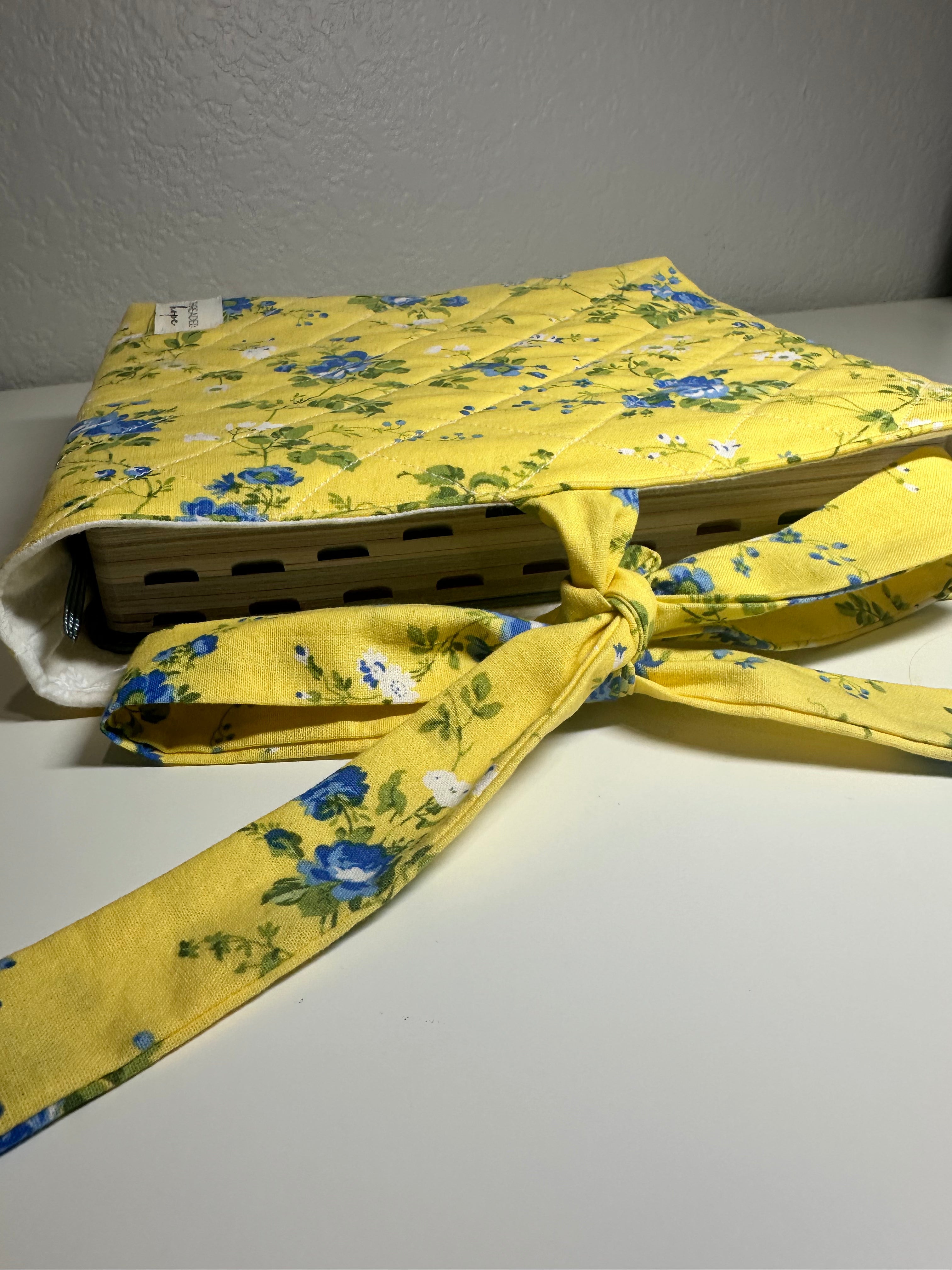 Yellow Floral Quilted Bible Cozy with Tie thumbnail 2
